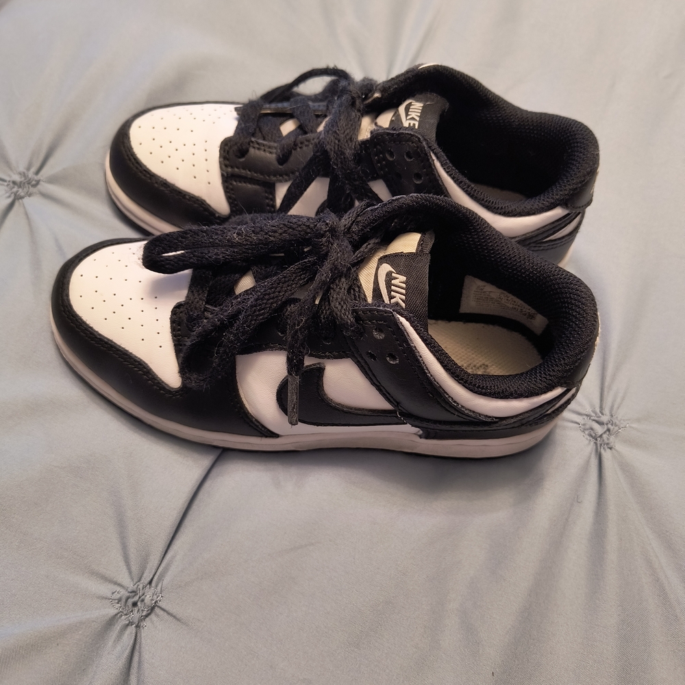 Nike Black and White Sneakers Classic Design